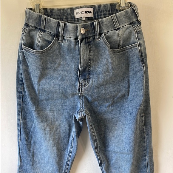 Fashion Nova High Rise Blue Jeans - Picture 4 of 8